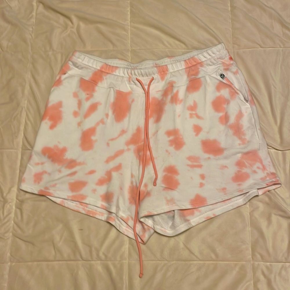 LIVI by Lane Bryant French Terry tyedye shorts